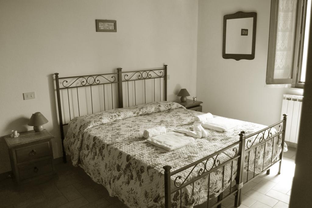 Villa Santa Maria Montalcino Room photo